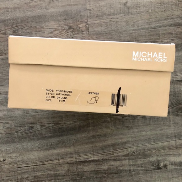 Shoes - Picture 8 of 8